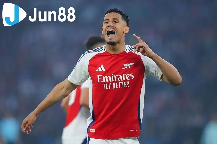 Saliba cũng đã có thể trở lại sau thời gian gặp phải chấn thương. Ảnh: NBC Saliba cũng đã có thể trở lại sau thời gian gặp phải chấn thương. Ảnh: NBC