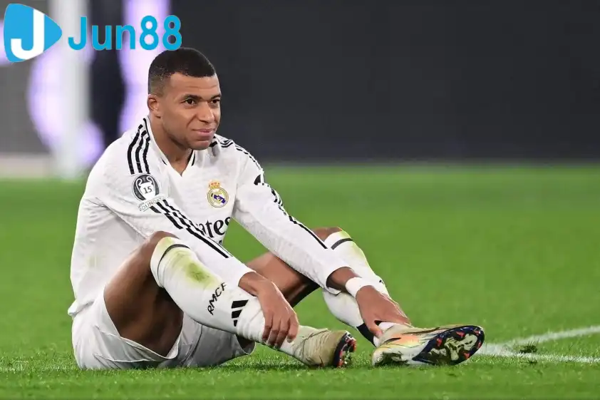 Mbappe đang gặp phải chấn thương ở mắt cá chân. Ảnh: AFP Mbappe đang gặp phải chấn thương ở mắt cá chân. Ảnh: AFP