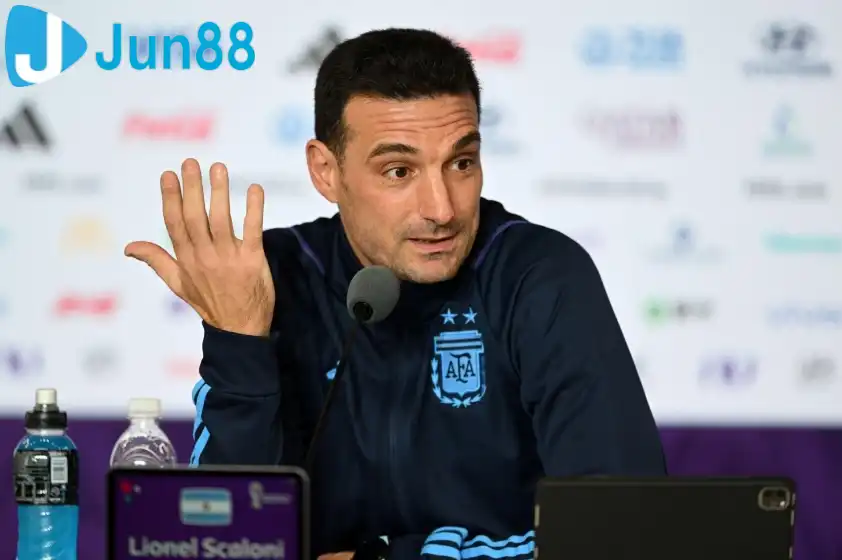 HLV Scaloni hứa hẹn sẽ trao thêm cơ hội cho các nhân tố mới